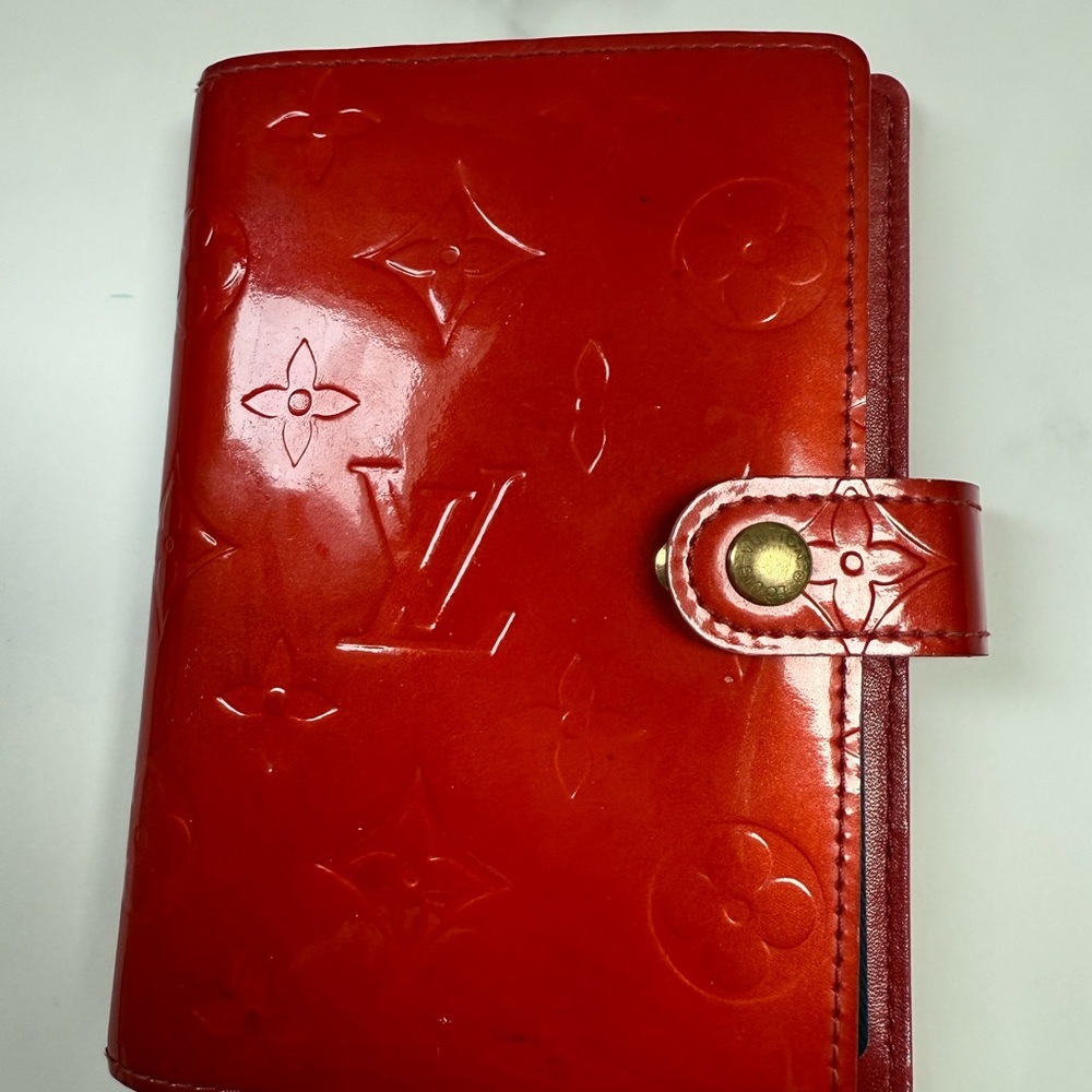 Louis Vuitton Red Vernis Monogram passport/agenda